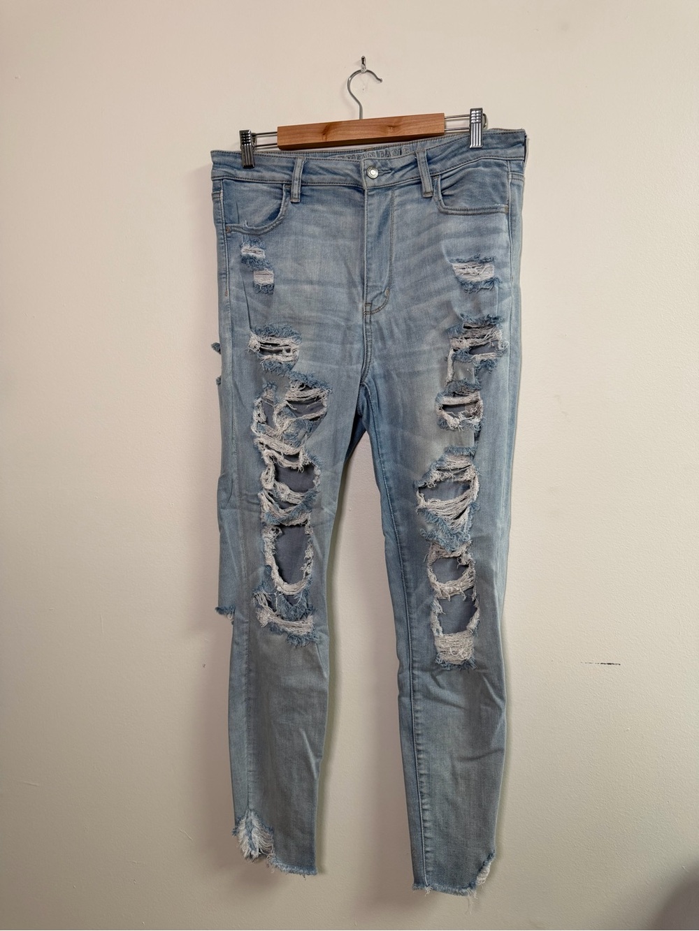 American Eagle Outfitters Light Blue Distressed Skinny Jeans